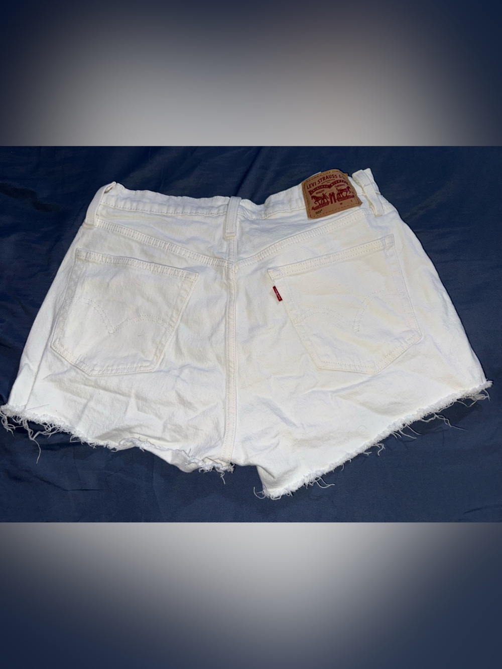 High-Waist White Levi’s shorts - Picture 3 of 7